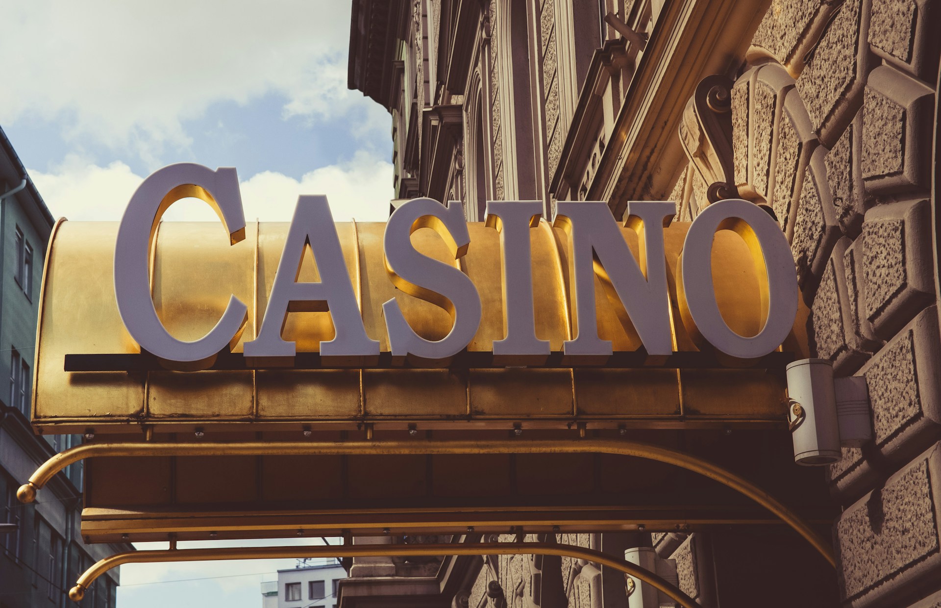 Irish Regulator Helps Investigate Student Gambling