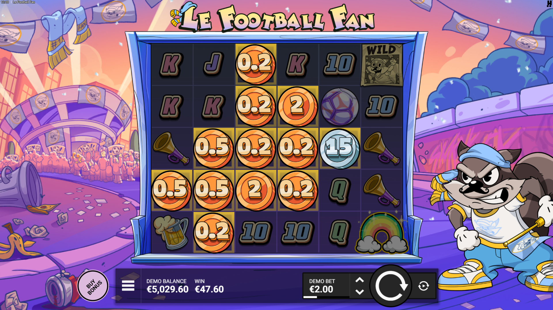 Le Football Fan base game showing the 6x5 grid with cluster win mechanics