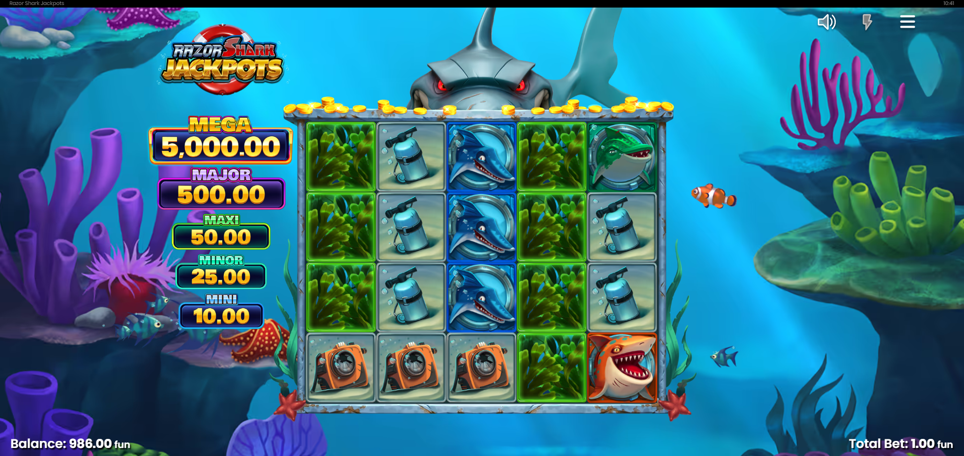 Razor Shark Jackpots Mystery Symbol feature in the base game