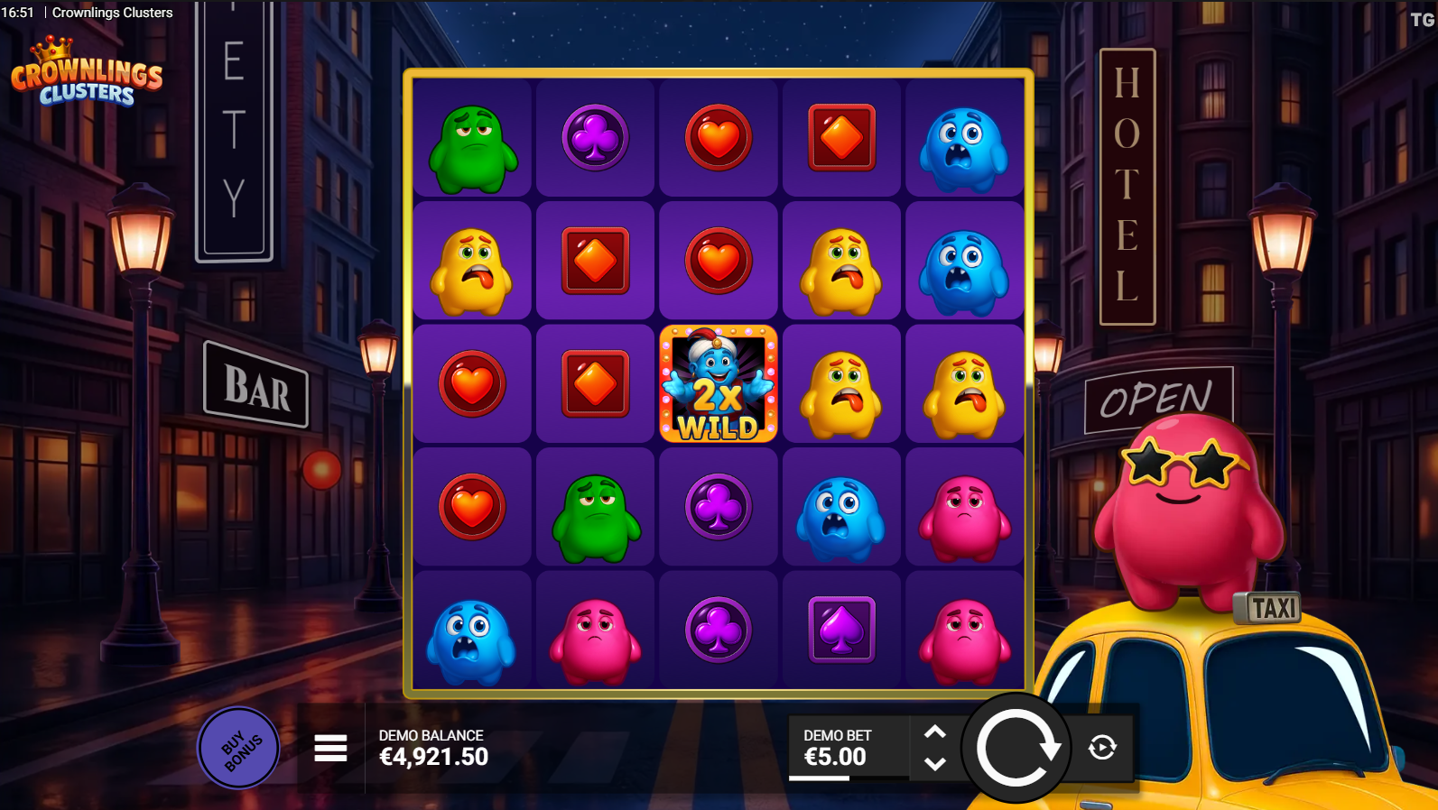 Crownlings Clusters base game - 5x5 cluster pays grid with Crownlings symbols