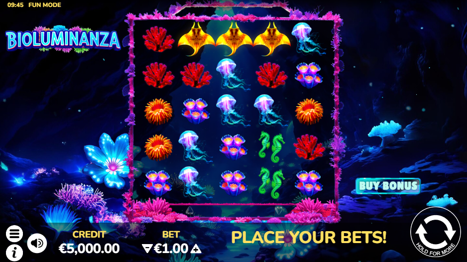 Bioluminanza base game play showing the 5x5 cluster pays grid with glowing sea creature symbols