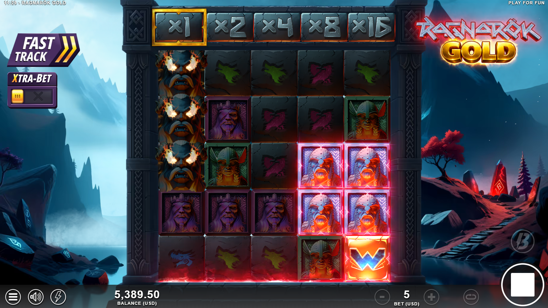 Ragnarok Gold base game showing the 5x5 cluster pays grid