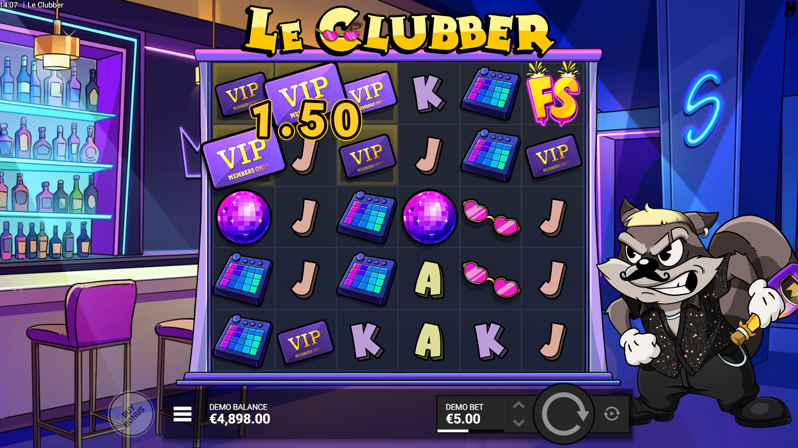 Le Clubber base game showing the 6x5 cluster pays grid