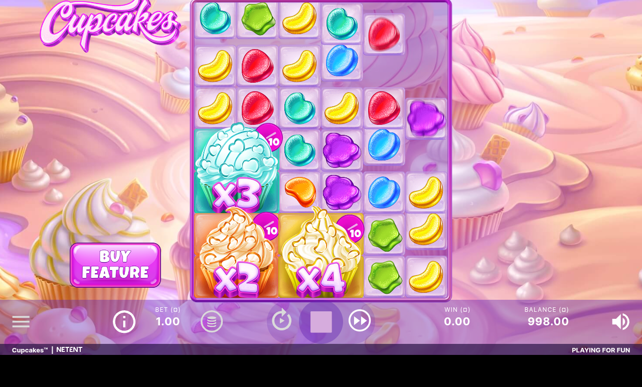 Cupcakes gameplay with multiplier cupcakes on the reels